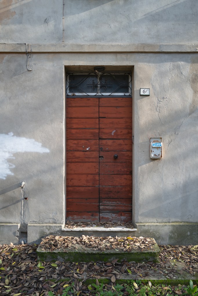 Urban Still Life – Reggio Emilia, Italy – December 7, 2025
